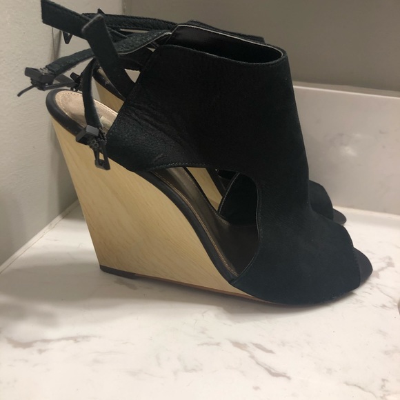 RACHEL Rachel Roy Lyani Wedges Black and Tan 7 - Picture 1 of 8